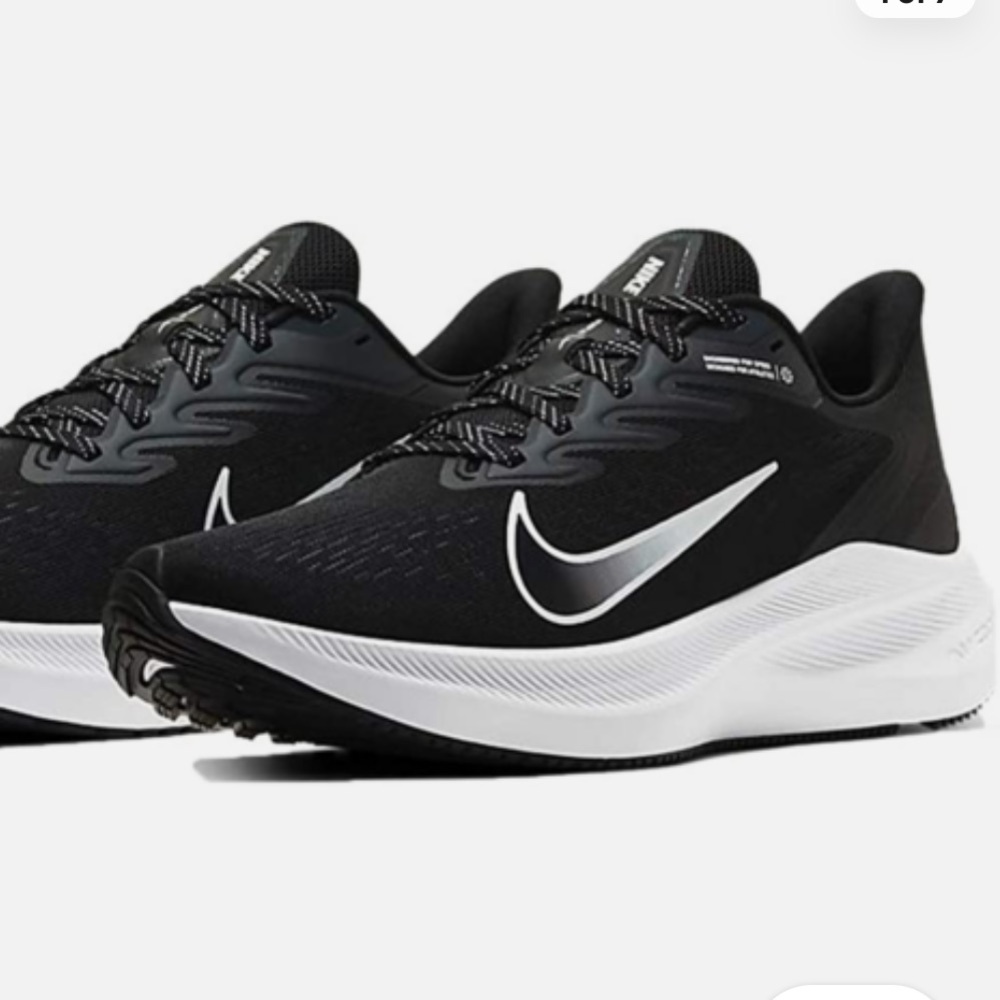 NIKE ZOOM TENNIS SHOE